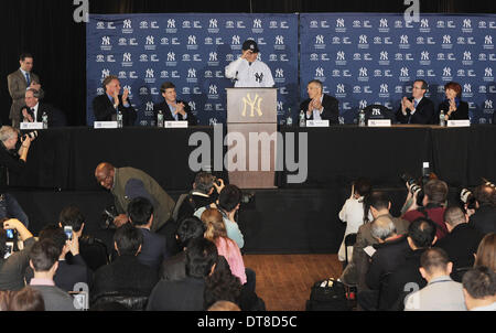 Le Bronx, NY, USA. Feb 11, 2014. Masahiro Tanaka (Yankee), 11 février 2014 - New York Yankees MLB : pitcher nouvellement signé Masahiro Tanaka, du Japon assiste à une conférence de presse au Yankee Stadium dans le Bronx, NY, USA. © AFLO/Alamy Live News Banque D'Images