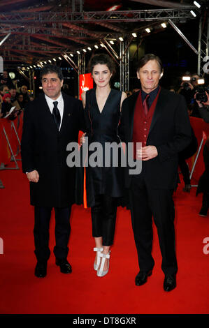 Berlin, Allemagne. Feb 11, 2014. Hossein Amini, Daisy Bevan et Viggo Mortensen participant à la "Les Deux visages de janvier' première mondiale au 64ème Festival International du Film de Berlin Berlinale 2014 / le 11 février 2014 à Berlin, Allemagne. © dpa/Alamy Live News Banque D'Images