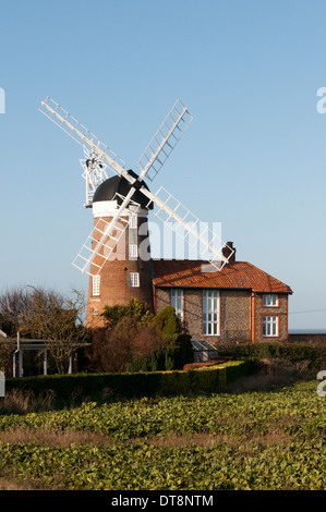 Weybourne moulin sur la côte nord du comté de Norfolk, maintenant une maison privée. Banque D'Images