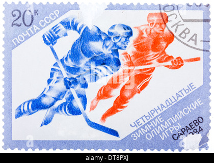 Urss - circa 1984 : timbres-poste imprimés dans l'URSS, montre dans le XIV Hockey Jeux Olympiques d'hiver à Sarajevo, circa 1984 Banque D'Images