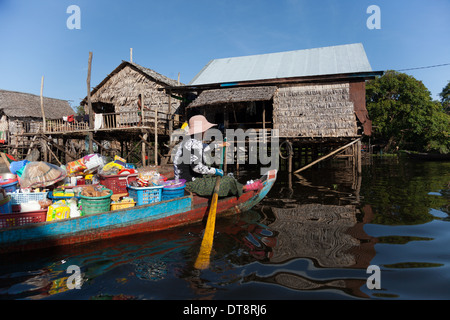 Bateau sur le lac Tonle Sap Banque D'Images