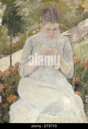 Jeune femme couture dans le jardin, 1880-1882. Artiste : Mary Cassatt (1845-1926) Banque D'Images