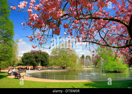 Fontaines de Jephson Jardins, Leamington Spa town, Warwickshire, en Angleterre, Royaume-Uni Banque D'Images