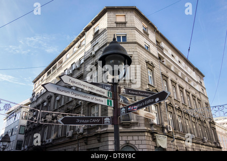 Signe de la rue Kneza Milosa street informations en à Belgrade, Serbie Banque D'Images