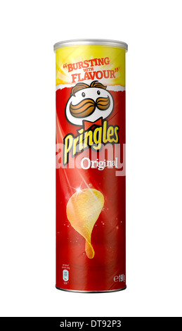 Découper un shot d'un tube de Pringles Banque D'Images