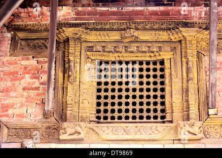 Fenêtre de treillis de bois-Palais Royal. Bhaktapur-Nepal. 0242 Banque D'Images