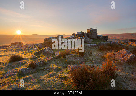 Lever du soleil sur l'Rowtor Dartmoor National Park Devon Uk Banque D'Images