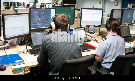 Opérateurs à RAF Boulmer qui est le siège de l'Air Surveillance et de contrôle (ASACS) La Force. Banque D'Images
