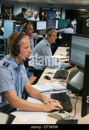 Opérateurs à RAF Boulmer qui est le siège de l'Air Surveillance et de contrôle (ASACS) La Force. Banque D'Images