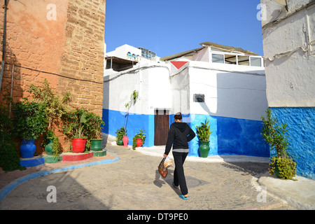 Maisons colorées à la Kasbah de l'Udayas (Qasbah des Oudaya), Rabat, Rabat-Salé-Zemmour-Zaër Région, Royaume du Maroc Banque D'Images