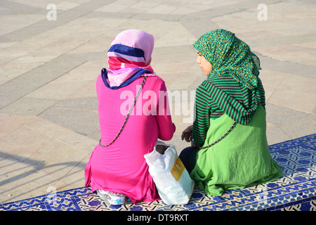 Les filles musulmanes à Grande Mosquée Hassan II, Bd Sidi Mohammed Ben Abdallah, Casablanca, Grand Casablanca, Royaume du Maroc Banque D'Images