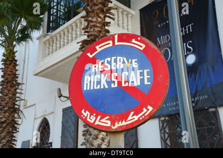 Parking sign, Rick's Café Casablanca, Boulevard Sour Jdid, District Casa-Anfa, Casablanca, Grand Casablanca, Royaume du Maroc Banque D'Images