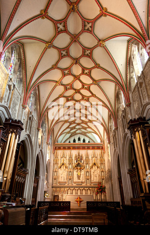 Intérieur de l'église paroissiale de St Mary's à le long du chœur, Honiton, Devon Banque D'Images