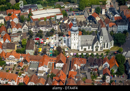 L'Église protestante de Sainte Marie avec le marché aux étals du marché, Musée de la ville, Lippstadt, Soester Boerde, Soest, district Banque D'Images