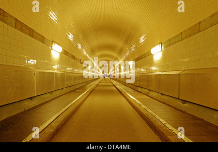 Dans l'ancien tunnel de l'Elbe, port, Hambourg, Allemagne Banque D'Images