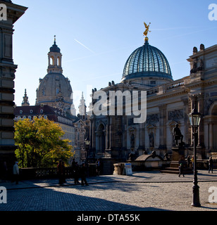 Dresde, la Frauenkirche Rechts und Kunstakademie Banque D'Images