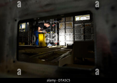 Vienne, Autriche. 12 Février, 2014. Nouveau train Railjet (Viaggio Comfort), créé pour les chemins de fer tchèques, est vu dans l'usine Siemens à Vienne, Autriche, le 12 février 2014. Les chemins de fer tchèques obtiendra les premiers nouveaux trains de Siemens à la fin d'avril et tous les sept trains devraient arriver en République tchèque en novembre de cette année. © Katerina Sulova/CTK Photo/Alamy Live News Banque D'Images