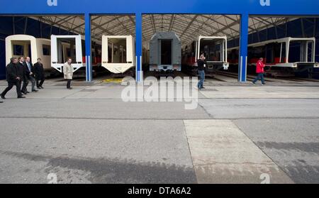 Vienne, Autriche. 12 Février, 2014. Les nouveaux trains Railjet (Viaggio Comfort), créé pour les chemins de fer tchèques, sont vus dans l'usine Siemens à Vienne, Autriche, le 12 février 2014. Les chemins de fer tchèques obtiendra les premiers nouveaux trains de Siemens à la fin d'avril et tous les sept trains devraient arriver en République tchèque en novembre de cette année. © Katerina Sulova/CTK Photo/Alamy Live News Banque D'Images