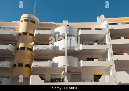 Immeuble d'appartements modernes dans l'Algarve Portugal Banque D'Images
