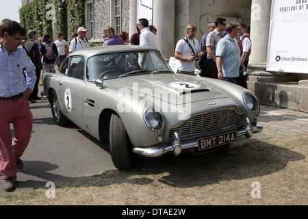 Le James Bond 007 1963 Aston Martin DB5 attire l'attention à Goodwood Festival of Speed 2013. Banque D'Images