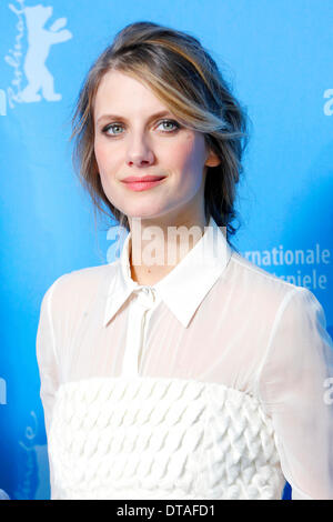 Berlin, Allemagne. 12 Février, 2014. Melanie Laurent assistant à la 'photocall' en altitude lors de la 64e Festival International du Film de Berlin Berlinale 2014 / le 12 février 2014 à Berlin, Allemagne. © dpa/Alamy Live News Banque D'Images