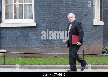 Downing Street, London, UK. Feb 13, 2014. Les ministres arrivent pour assister à un nouveau comité du Cabinet sur l'inondation de récupération à Downing Street à Londres, dirigées par David Cameron Crédit : © Lee Thomas/Alamy Live News Banque D'Images