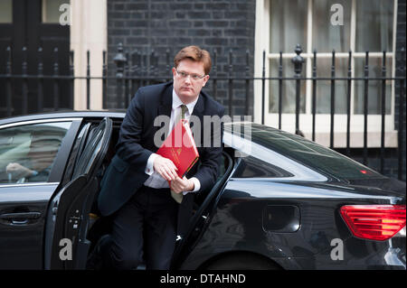 Downing Street, London, UK. Feb 13, 2014. Les ministres arrivent pour assister à un nouveau comité du Cabinet sur l'inondation de récupération à Downing Street à Londres, dirigées par David Cameron Crédit : © Lee Thomas/Alamy Live News Banque D'Images