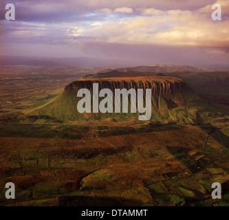 Image Vintage vers 1970 : Ben Bulben Mountain, Comté de Sligo, Irlande Banque D'Images