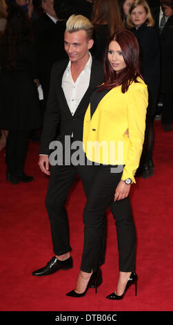 Londres, Royaume-Uni, 13 février 2014 Amy Childs et Harry Derbidge arrive à la première UK de 'A New York Winter's Tale" au cinéma Odeon à Kensington High Street à Londres : Crédit MRP/Alamy Live News Banque D'Images