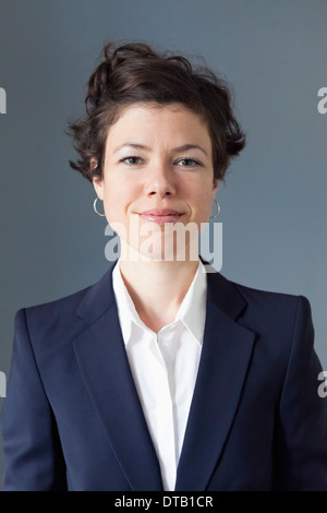 Portrait d'un certain Mid adult woman smiling, close-up Banque D'Images
