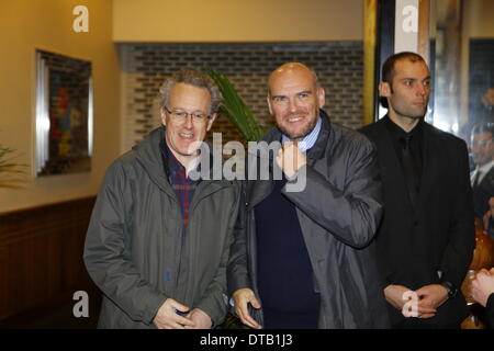 Dublin, Irlande. 13 février 2014. Directeur irlandais John Michael McDonagh, l'auteur et directeur de 'Calvaire', est photographié à la première d'Irlandais 'Calvaire'. Directeur irlandais John Michael McDonagh, l'auteur et directeur, ainsi qu'acteurs Brendan Gleeson et Kelly Reilly a assisté à la première mondiale de l'irlandais "Calvaire", qui a ouvert la Jameson Dublin International Film Festival 2014 en Savoie Cinéma. Crédit : Michael Debets/Alamy Live News Banque D'Images