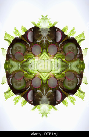 A digital composite of mirrored images de pièces d'une salade de légumes mélangés Banque D'Images