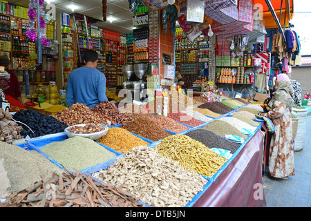 Pice stall dans la vieille médina, quartier Casa-Anfa, Casablanca, Royaume du Maroc Banque D'Images