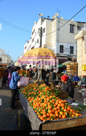 Les étals de fruits à l'ancienne Médina, District Casa-Anfa, Casablanca, Grand Casablanca, Royaume du Maroc Banque D'Images