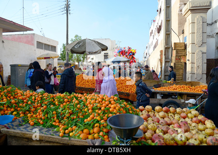 Les étals de fruits à l'ancienne Médina, District Casa-Anfa, Casablanca, Grand Casablanca, Royaume du Maroc Banque D'Images