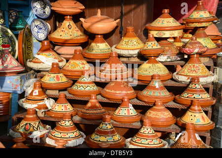 Terre cuite marocain tajines de cuisson à vendre en ancienne Médina, District Casa-Anfa, Casablanca, Grand Casablanca, Maroc Région Banque D'Images