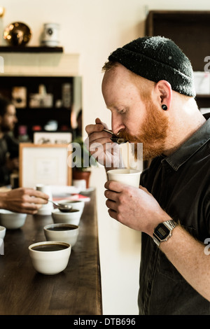 Berlin, Allemagne, une dégustation de café, qu'on appelle saigner Banque D'Images