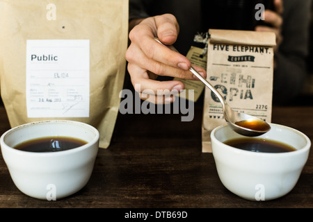 Berlin, Allemagne, une dégustation de café, qu'on appelle saigner Banque D'Images