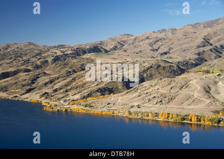 Lake Dunstan et Dunstan Mountains, Central Otago, île du Sud, Nouvelle-Zélande - vue aérienne Banque D'Images