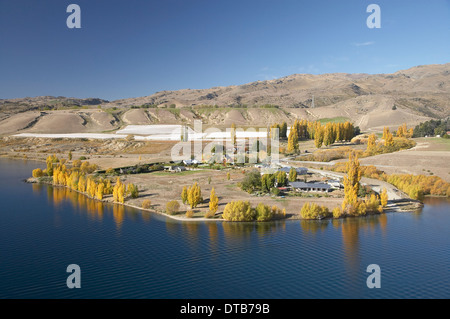 Northburn, Lake Dunstan, près de Cromwell, Central Otago, île du Sud, Nouvelle-Zélande - vue aérienne Banque D'Images