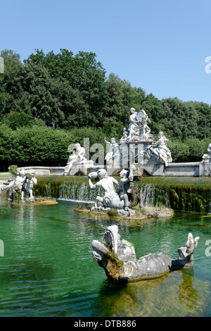 Voir Ceres fontaine à Palais Royal ou Reggia di Caserta Italie fontaine se compose des statues de Cérès Banque D'Images