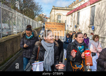 Paris, France. Manifestation publique, l'hôpital français, des infirmières, médecins, manifestation contre les conditions de travail dans l'hôpital français, Hôpital Tenon, Banque D'Images