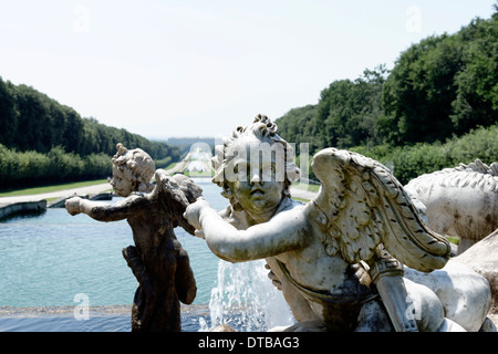 Vue arrière Fontaine Vénus Adonis à Palais Royal ou Reggia di Caserta Italie Cette fontaine sculptures collectives Banque D'Images