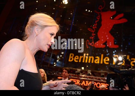 Berlin, Allemagne. Feb 14, 2014. Patricia Arquette assistant à la première de "Boyhood" au 64e Festival International du Film de Berlin Berlinale 2014 / le 13 février 2014 à Berlin, Allemagne : dpa Crédit photo alliance/Alamy Live News Banque D'Images