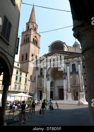 Mantova , Italie, sur la Piazza Sant'Andrea Andrea Mantegna Banque D'Images