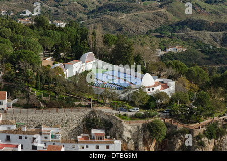 Vue d'oiseau de l'auditorium en plein air dans le village blanc de Mijas Pueblo, dans le sud de l'Espagne, l'Andalousie. Banque D'Images