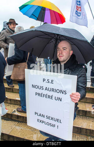 Paris, France.Manifestation publique, Groupe français de lutte contre le SIDA, AIDES, protestant contre la redondance de certains de ses employés, panneau de détention de l'homme, manifestations budgétaires Banque D'Images