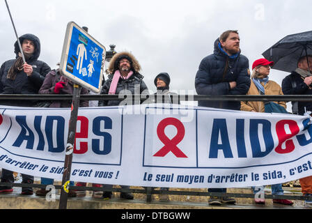 Paris, France.Manifestation publique, Groupe français de lutte contre le SIDA, AIDES, protestant contre la redondance de certains de ses employés, bannières, protestation sociale, coupures de personnel Banque D'Images