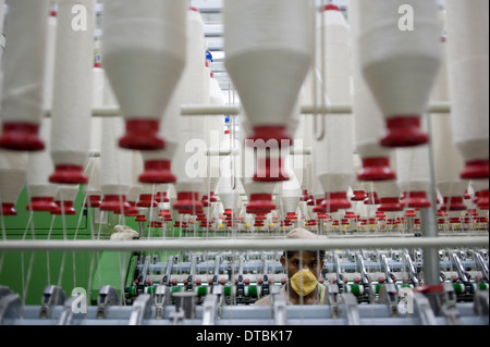 Le Madhya Pradesh Inde Indore , Mahima Fibres Ltd. spinning factory faire fils à partir de coton bio et équitable Banque D'Images