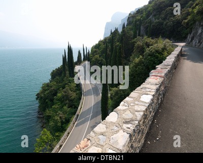 Tremosine , Italie, Lac de Garde embankment Banque D'Images